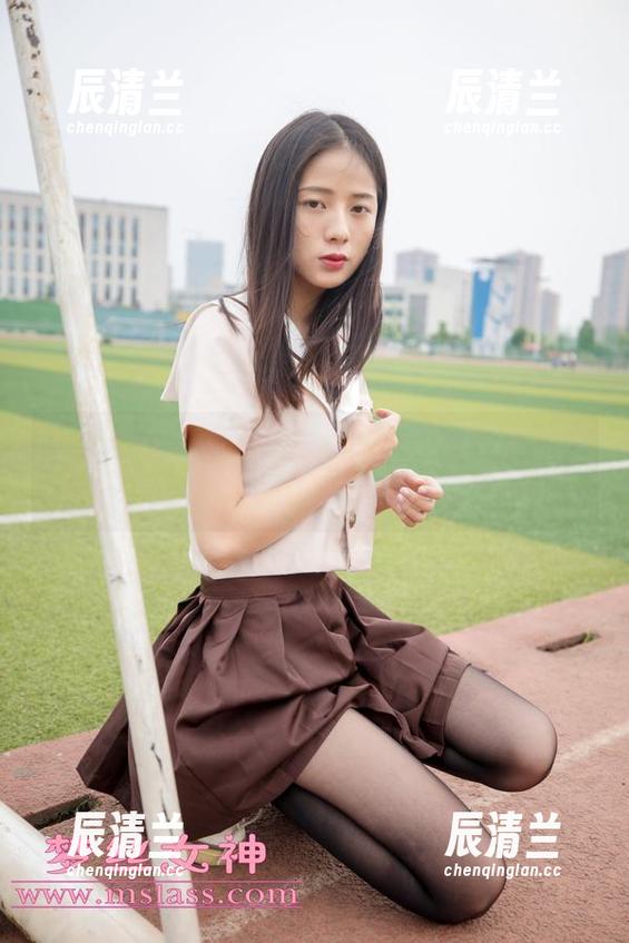 梦丝女神-凌凌 梦丝女神 - 凌凌的水手服秀:我在图片中探险,遇到了肉丝的幽灵!
