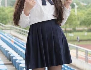森萝财团 – 人生嘛，Sia的裸足写真让我觉得脚趾也能带货！