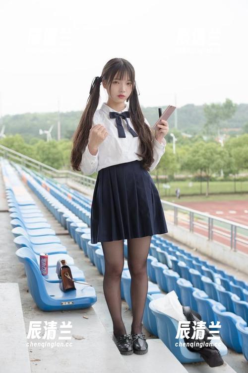 森萝财团-Sia 森萝财团 - 人生嘛,Sia的裸足写真让我觉得脚趾也能带货!