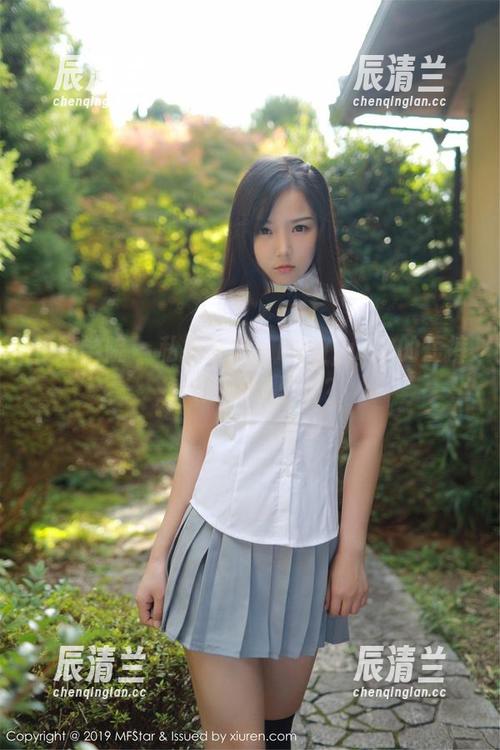 模范学院-lingyu69 模范学院 - 私拍合集:lingyu69的短裤,尺度在哪里呢?