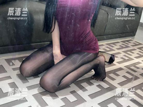 沈汝凡超哇塞 微密圈 - 沈汝凡超哇塞的美脚写真,不得不说,仔细一看,还真有点怪怪的美感,给我留下不少想象空间!