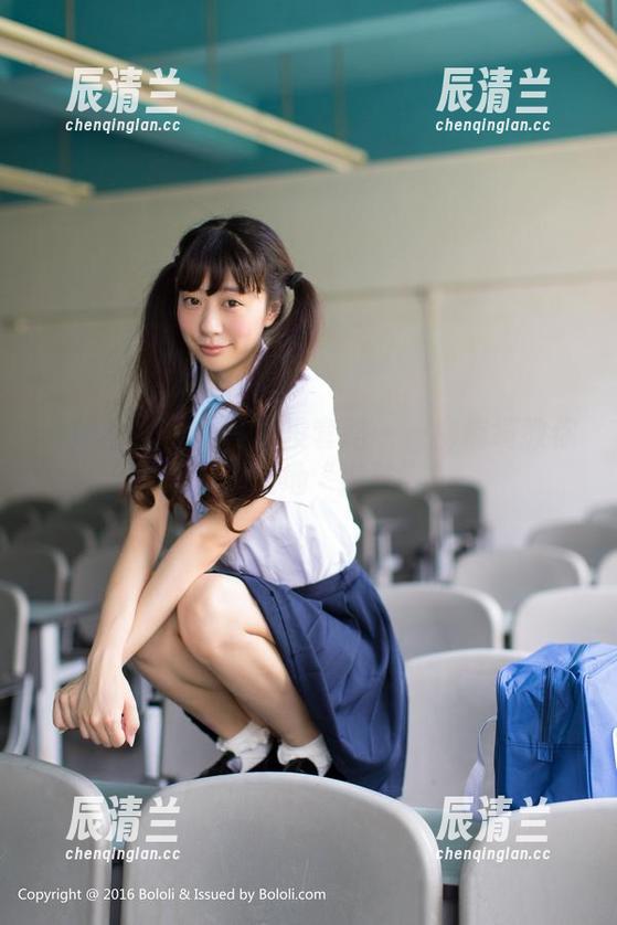 波萝社-柳侑绮 波萝社 - 免费写真没套路——柳侑绮教你如何优雅地“搬砖”!