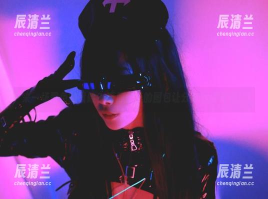 清颜颜子 来一场黑色的冒险?清颜颜子的图包让分享变得有趣!