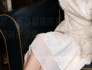 甜予摄影 – 长白棉袜图集，齐齐今天把这个简单的袜子穿得太过精彩了！分享一下我的想法。