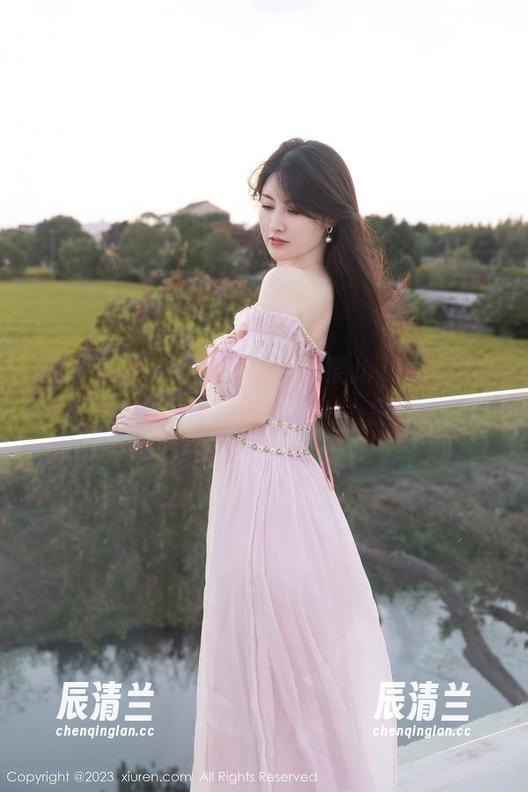 秀人网-果儿Victoria 秀人网 - 一组黑丝写真,果儿Victoria带你领略图片中的小心思!