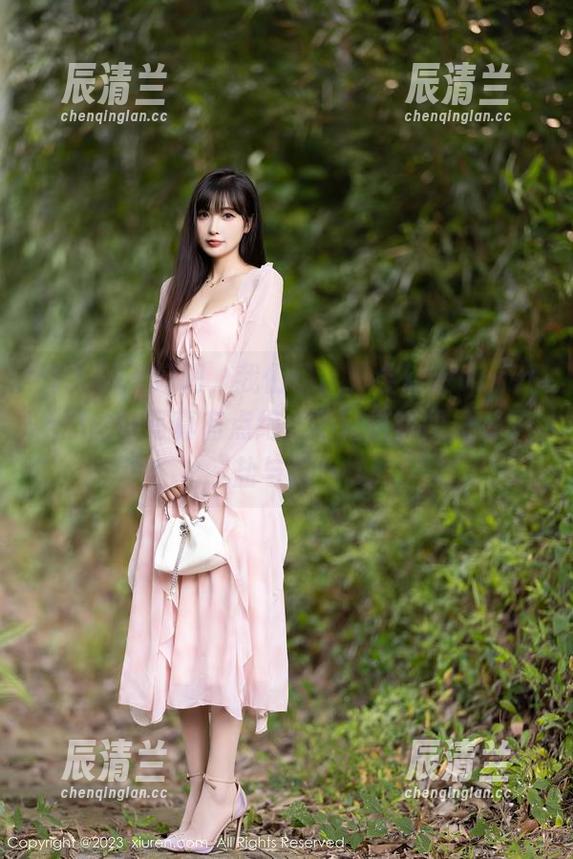 秀人网-金幼汐Vivian 秀人网 - 好吧,我们承认,金幼汐Vivian的丝袜写真有点绝,不过这套图里藏了盐与甜!