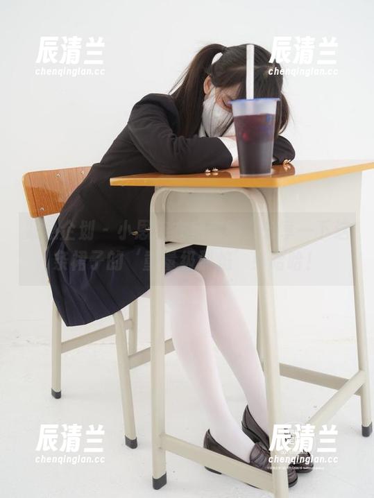 紧急企划 - 小恩连衣裙套图，分享一下这条裙子的‘重量级烈焰’！哈哈！