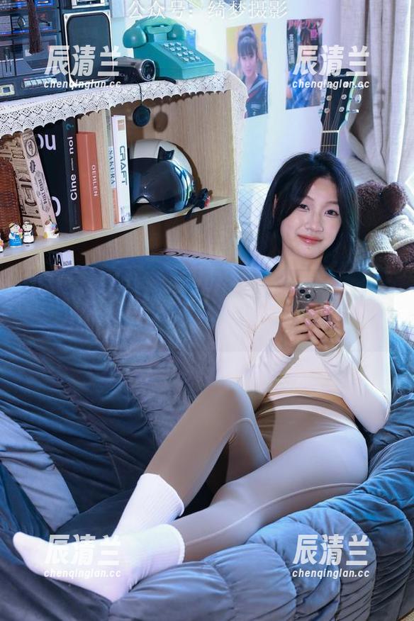 绮梦摄影-章章 绮梦摄影 - 最新图集,毛衣的小巧思在章章身上展现得淋漓尽致,气质满分!