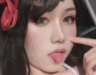 看，芊川一笑MNK又来了！小红帽在线美图，心里不由得咯噔一下。
