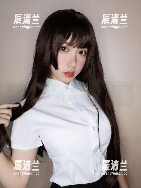 芋圆侑子 这张原图太有趣!芋圆侑子与金毛的完美PK!