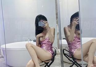微密圈 – 看！如同流星一般，葛征的闪片丝袜让我质疑我的审美观！