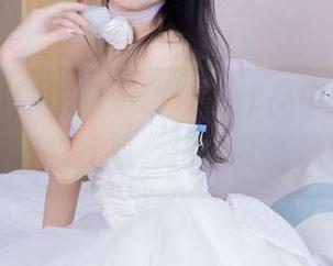 袜啵啵 – 熊熊的运动鞋，作品中透着一股无所谓的气息，资源就随意吧。