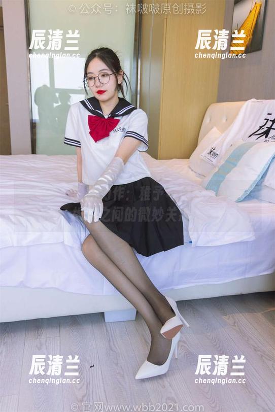袜啵啵 - 最新力作：稚予与她的浅黄色短棉袜之间的微妙关系。