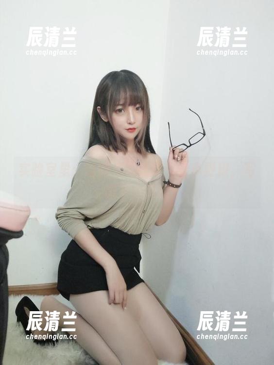 过期米线线喵 实验室里:过期米线线喵化身小野狼,写真不约而同