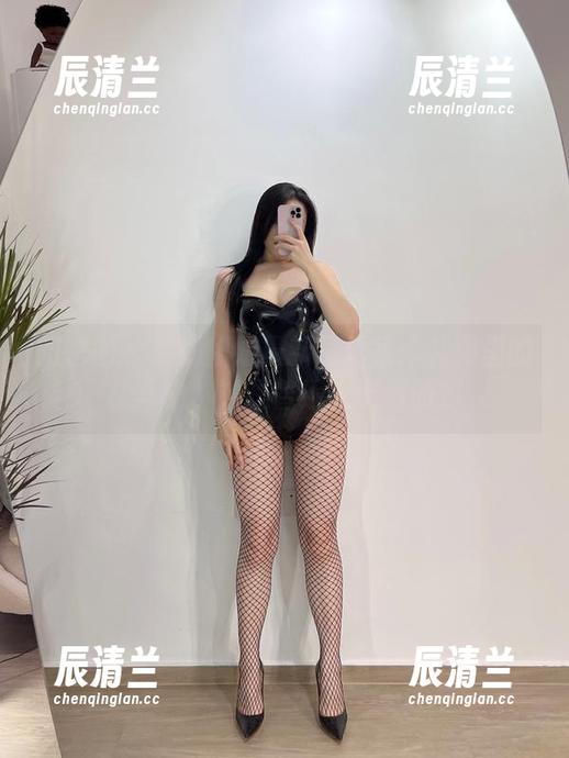 微密圈 - 铁锤姐姐最新写真集：礼服里的战斗力，岂是普通人能挡的？