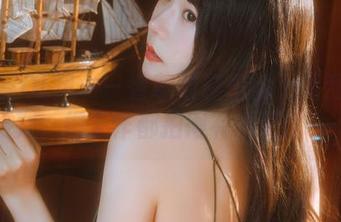 会议室OL风——香草喵露露的小露乱撞写真，把工作都拍得有趣无比！