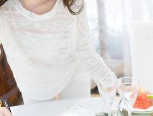 魅妍社 – 网盘中藏着程小烦不烦的制服写真，如何选择哪个版本？