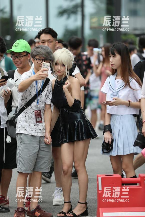 魔镜街拍-婷婷 魔镜街拍 - 原图言真:OL婷婷与她的黑丝日常,连打印机都看呆了