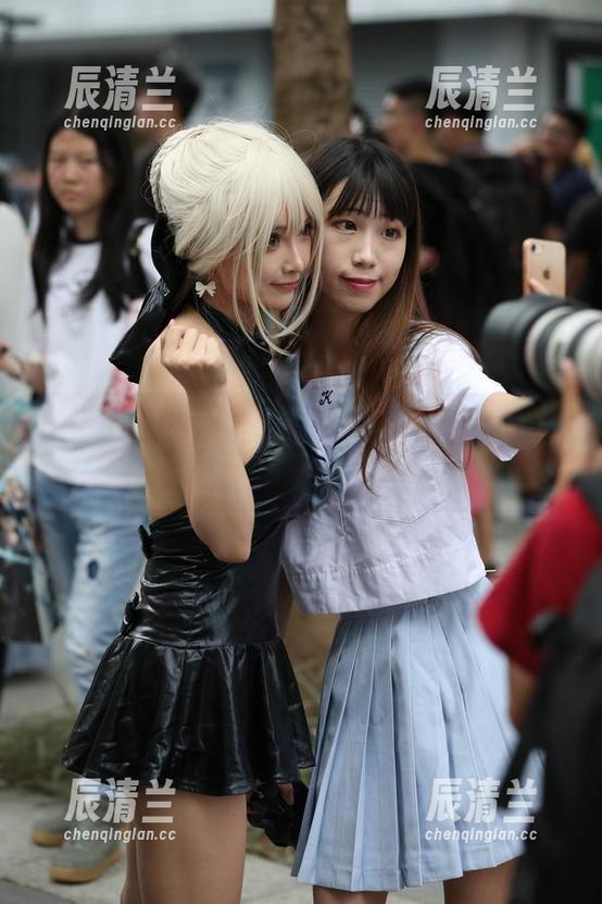魔镜街拍-楼楼 魔镜街拍 - 楼楼的白色连衣裙,卡掉圣光,原图就是我心中的完美。