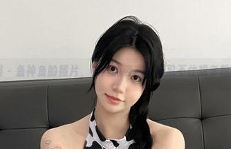 微密圈 – 鱼神鱼的照片，妹妹的姿态让我忍不住想多想什么…