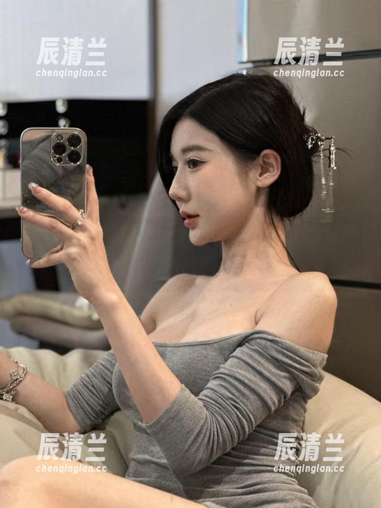 黎允熙 微密圈 - 高清美图里的枣红睡裙,黎允熙,你这是在暗示什么?